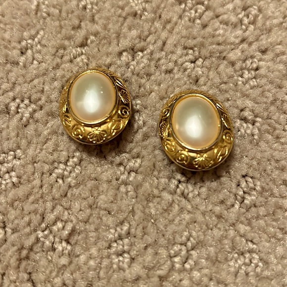 Jewelry Vintage Costume Jewelry Pearl And Gold Earrings Poshmark